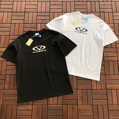 VETEMENTS T-Shirt