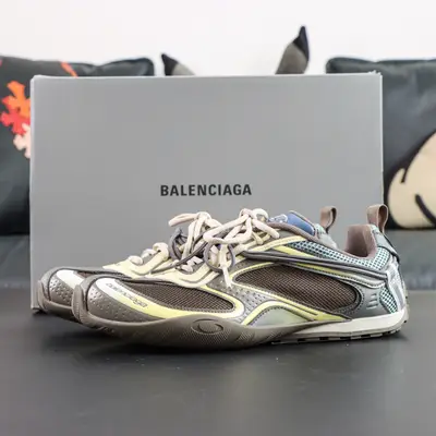 BALENCIAGA