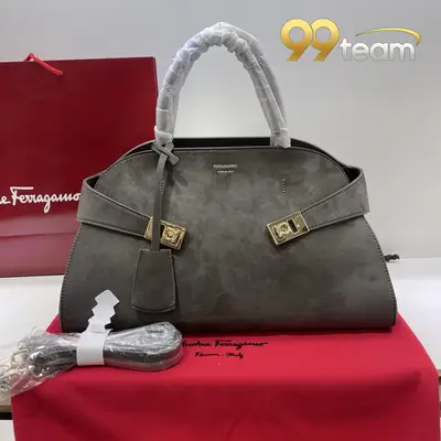 FERRAGAMO | Item ID: 22134