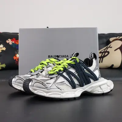 BALENCIAGA