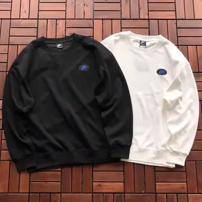 NIKE Sweater