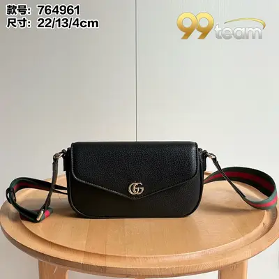 GUCCI | Item ID: 16813