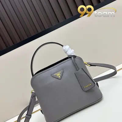 PRADA | Item ID: 09568