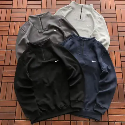 NIKE Sweater