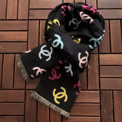 CHANEL Schal
