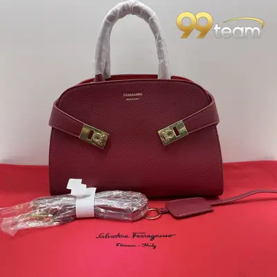 FERRAGAMO | Item ID: 22121