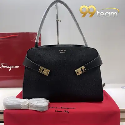 FERRAGAMO | Item ID: 22131