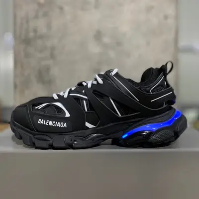 BALENCIAGA
