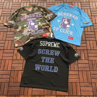 SUPREME T-Shirt