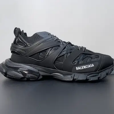 BALENCIAGA