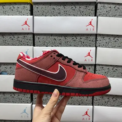 NIKE