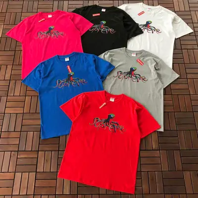 SUPREME T-Shirt