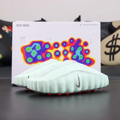 NIKE