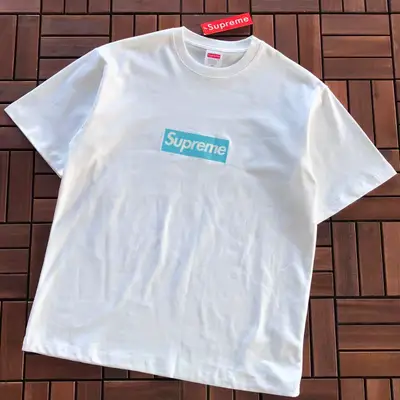 SUPREME T-Shirt