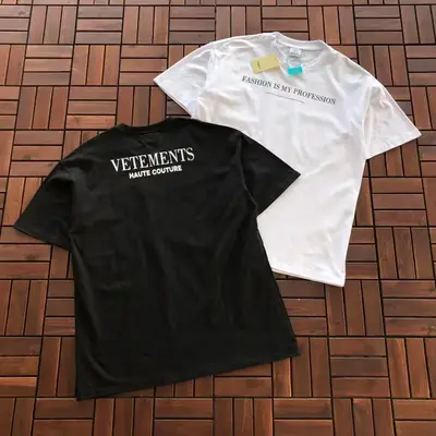 VETEMENTS T-Shirt