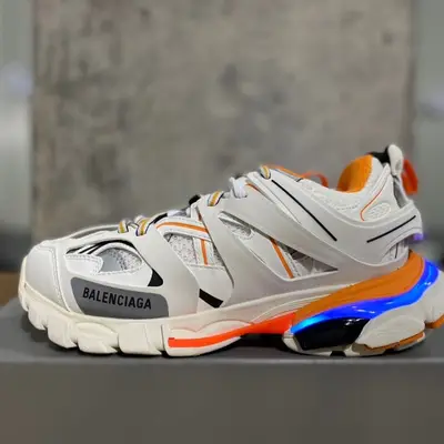 BALENCIAGA