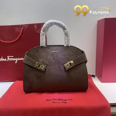 FERRAGAMO | Item ID: 22154