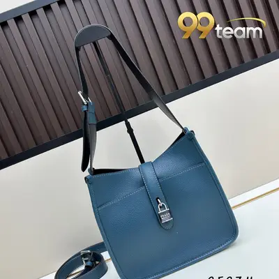 PRADA | Item ID: 09424