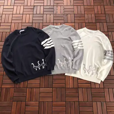 THOM BROWNE Sweater