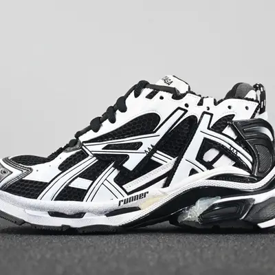 BALENCIAGA Sneaker