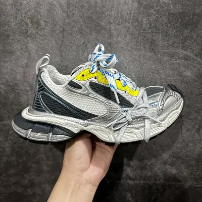 BALENCIAGA