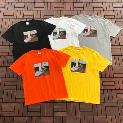 SUPREME T-Shirt