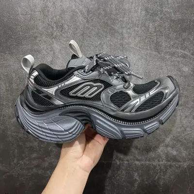 BALENCIAGA