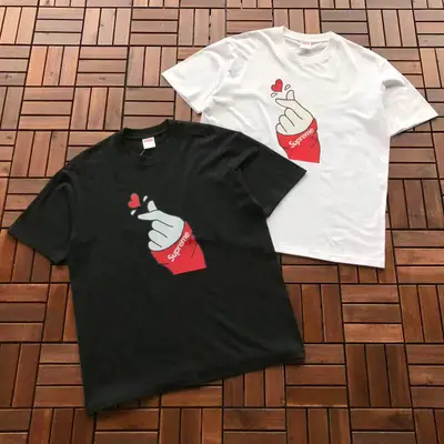 SUPREME T-Shirt