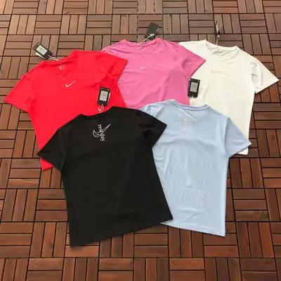 NIKE T-Shirt