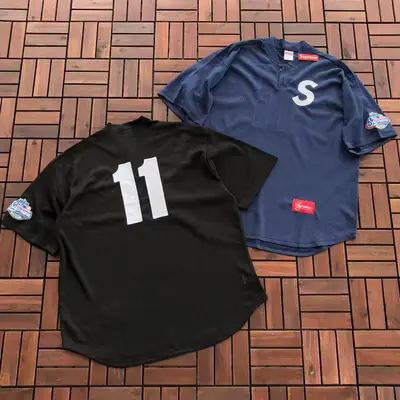 SUPREME T-Shirt