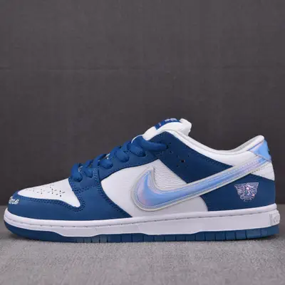 NIKE