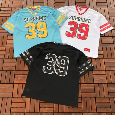 SUPREME T-Shirt
