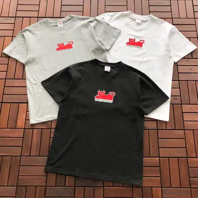 SUPREME T-Shirt