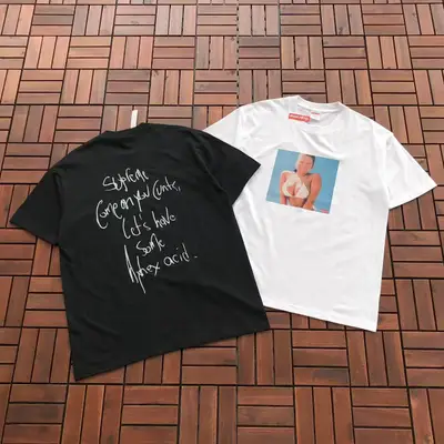 SUPREME T-Shirt
