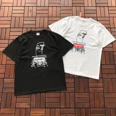 SUPREME T-Shirt