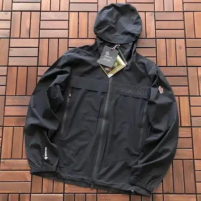 MONCLER Jacke