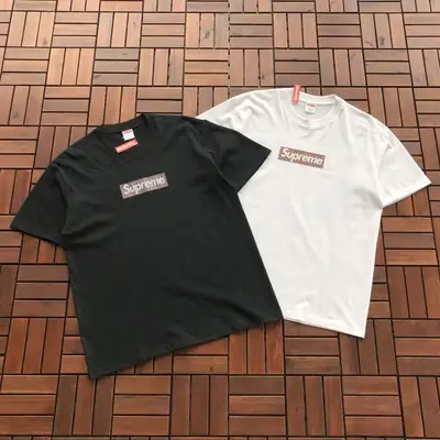 SUPREME T-Shirt