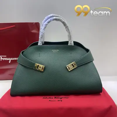 FERRAGAMO | Item ID: 22142