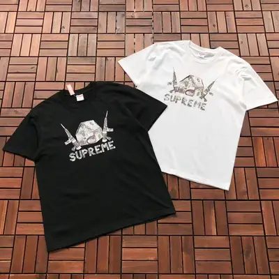SUPREME T-Shirt
