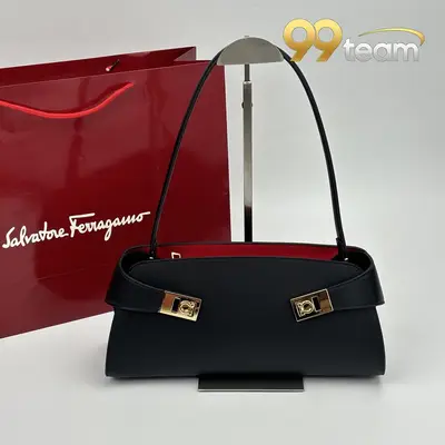 FERRAGAMO | Item ID: 22105