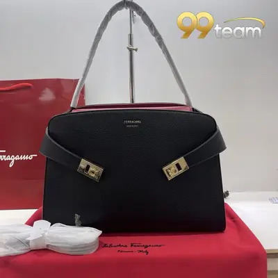 FERRAGAMO | Item ID: 22133