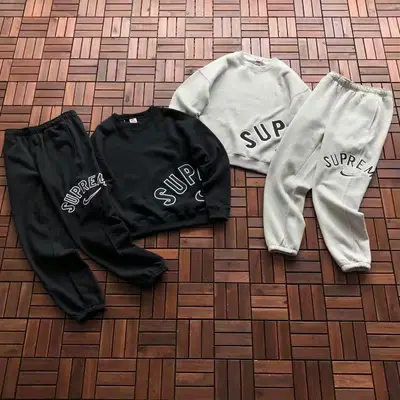 NIKE Sweater