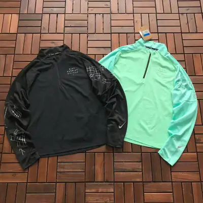NIKE Sweater