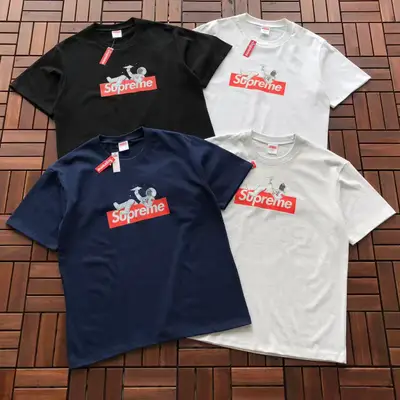 SUPREME T-Shirt