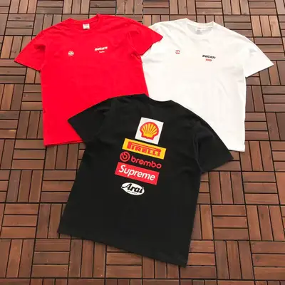 SUPREME T-Shirt