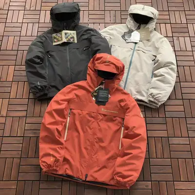 MONCLER Jacke