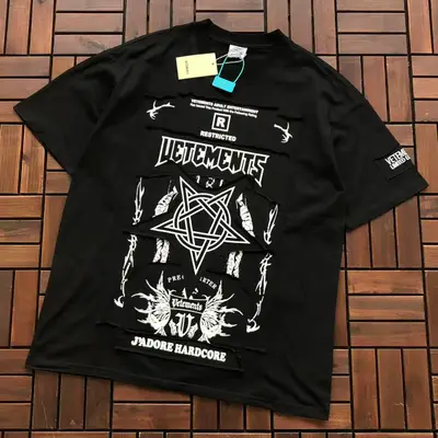 VETEMENTS T-Shirt