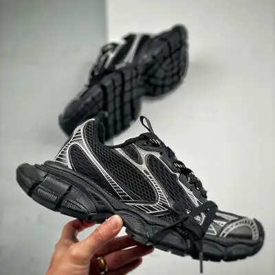 BALENCIAGA