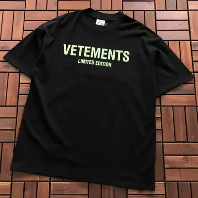 VETEMENTS T-Shirt
