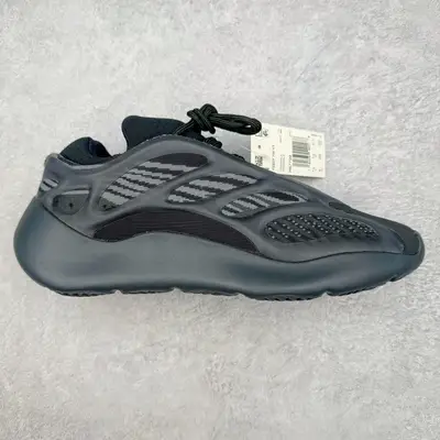 YEEZY 700 V3